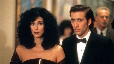 Moonstruck? Un racconto d'amore tra malinconia e famiglia in una New York vibrante!